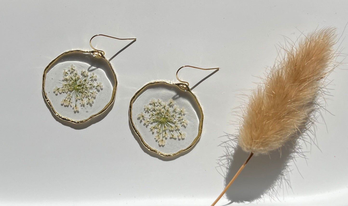 Handmade minimalist Earrings. Made with pressed Queen Anne’s Lace flowers. Hypoallergenic Earrings. 14K gold Plated.