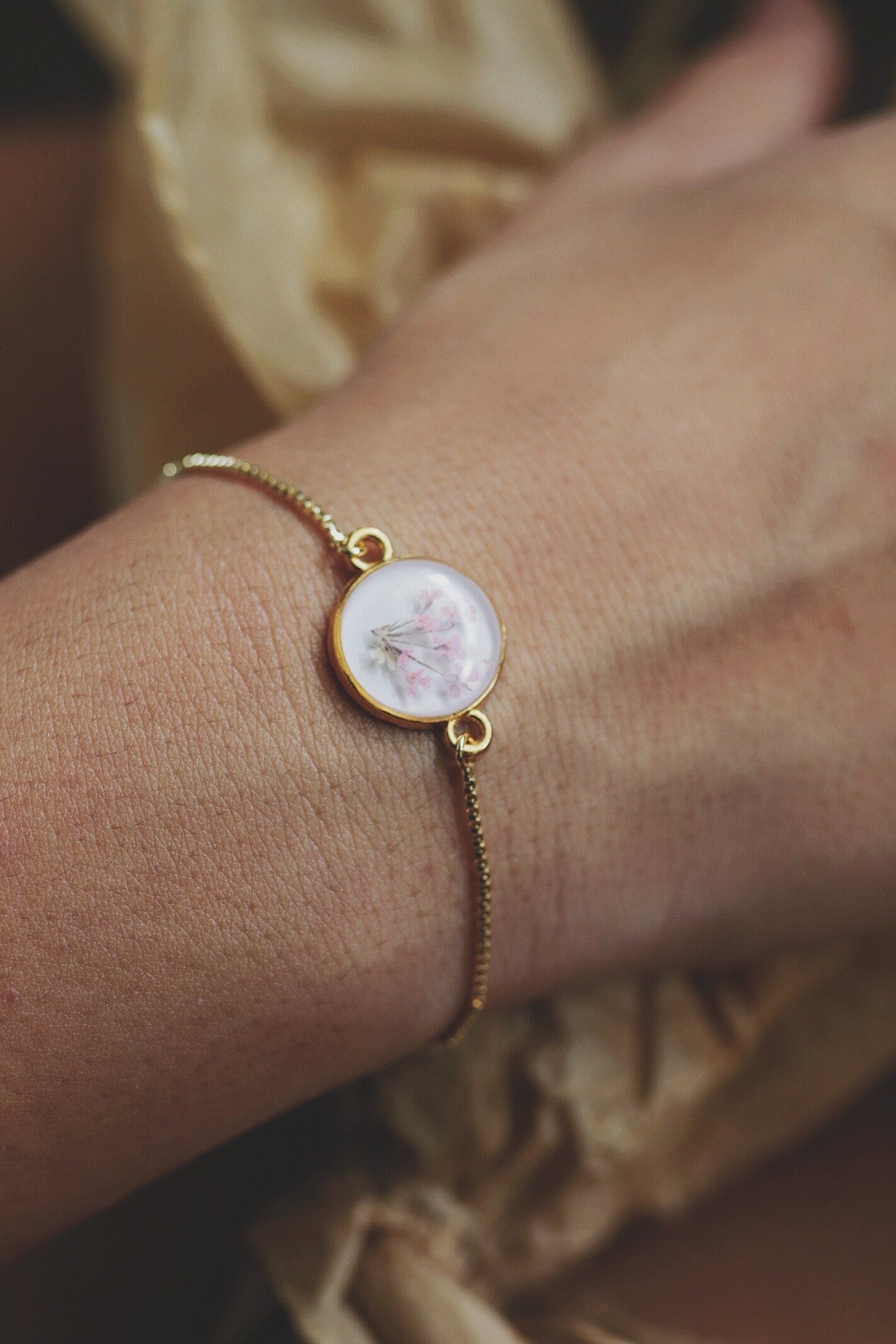 Handmade Real Pressed Flowers Bracelet. 18K Gold plated. Dainty Jewelry. Queen Anne’s Lace Flowers.