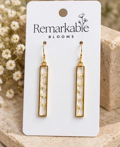 Handmade minimalist Earrings. Made with pressed Queen Anne’s Lace flowers. Hypoallergenic Earrings. 14K gold Plated.