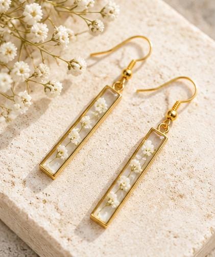 Handmade minimalist Earrings. Made with pressed Queen Anne’s Lace flowers. Hypoallergenic Earrings. 14K gold Plated.