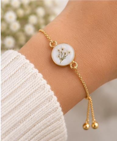 Handmade real flower bracelet. Adjustable & tarnish resistant. White Queen Anne’s Lace flowers