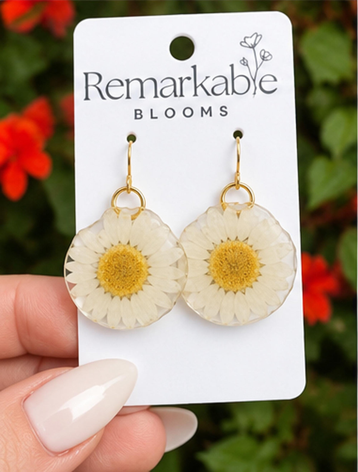 Handmade minimalist Earrings. Made with pressed Daisy flowers. Hypoallergenic Earrings. 14K gold Plated.