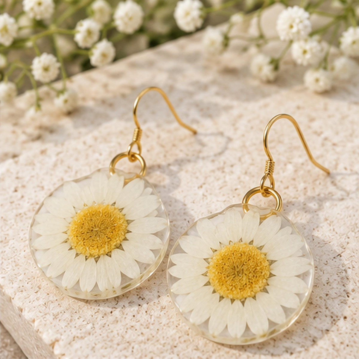 Handmade minimalist Earrings. Made with pressed Daisy flowers. Hypoallergenic Earrings. 14K gold Plated.