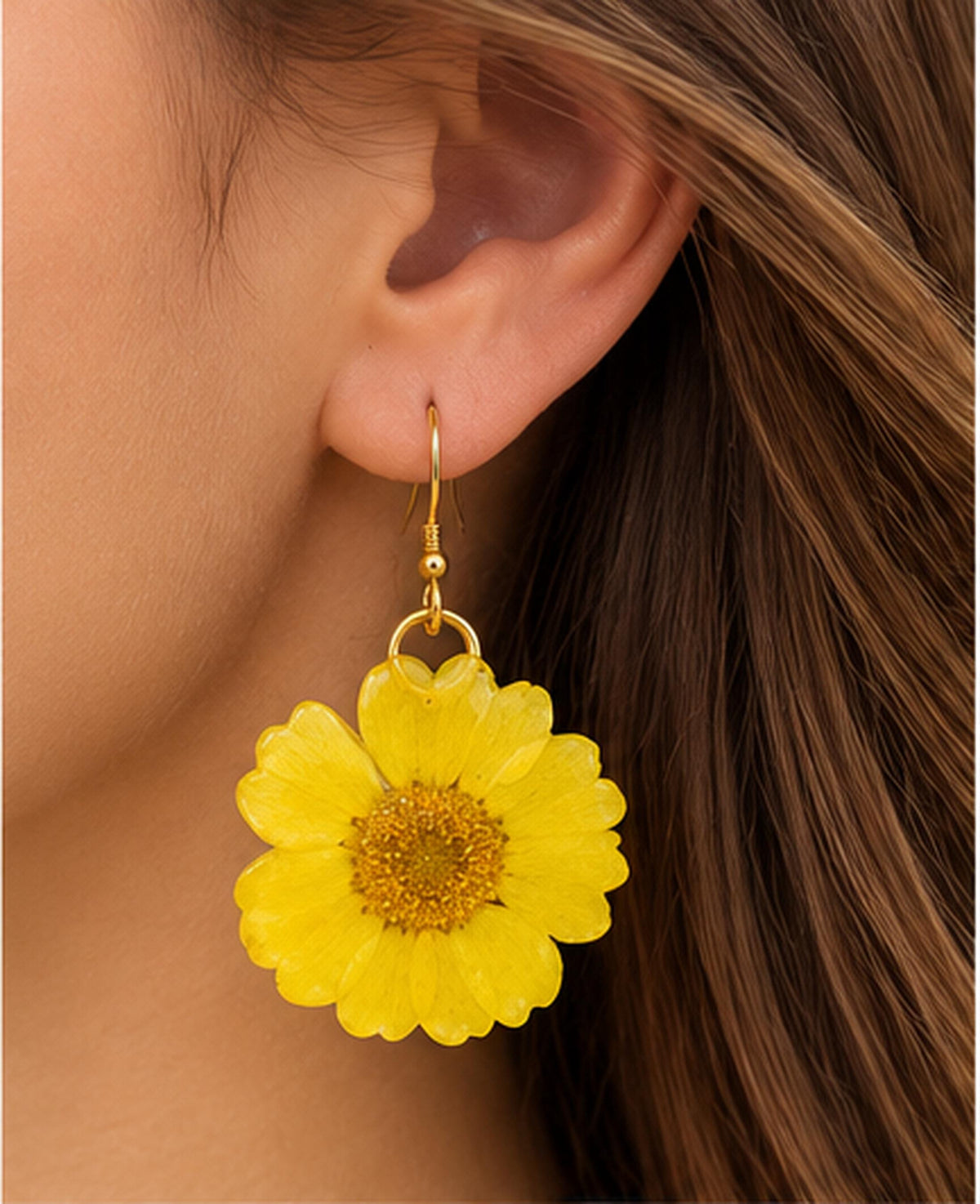 Handmade minimalist Earrings. Made with pressed yellow Daisy flowers. Hypoallergenic Earrings. 14K gold Plated.