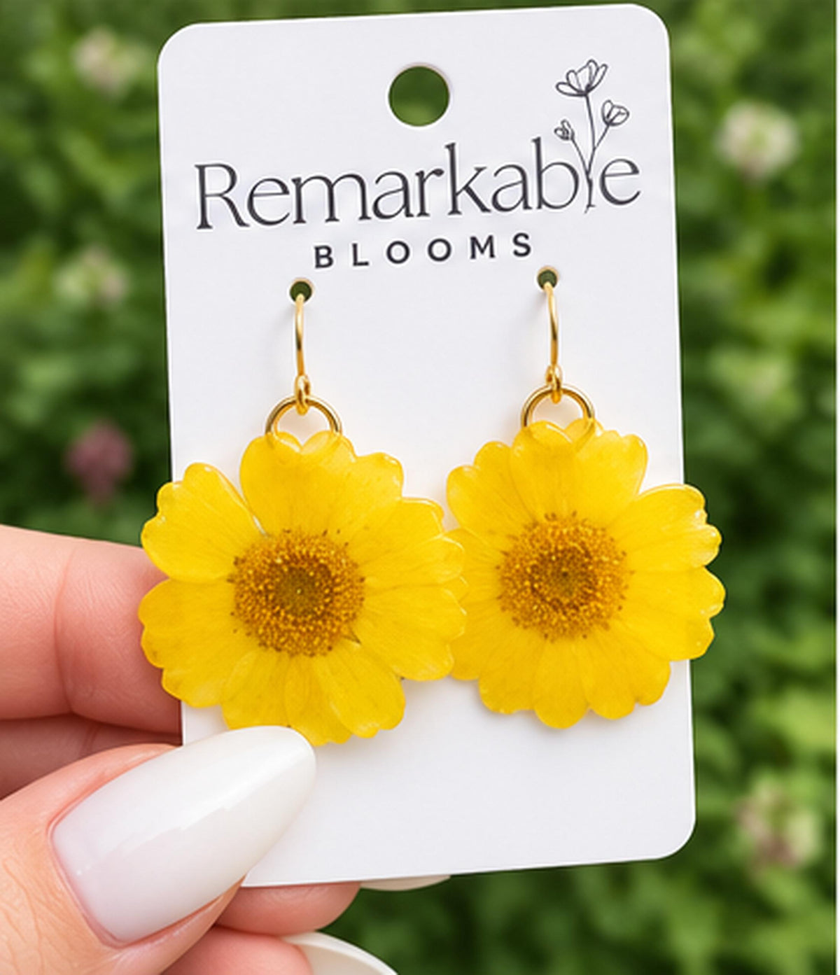 Handmade minimalist Earrings. Made with pressed yellow Daisy flowers. Hypoallergenic Earrings. 14K gold Plated.