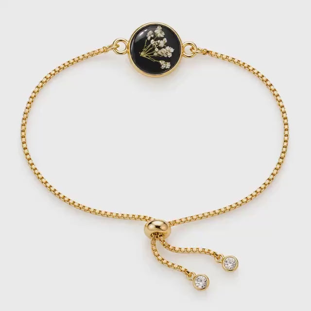 Handmade real flower bracelet. Adjustable & tarnish resistant. White Wueen Anne’s Lace flowers