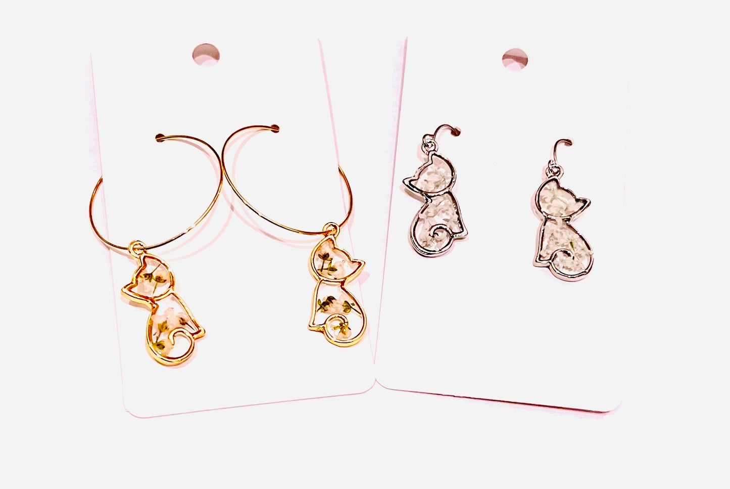 White Cat Earrings. White Queen Anne’s lace flowers. 18K gold plated earrings. Special Gift for Cat Lovers.
