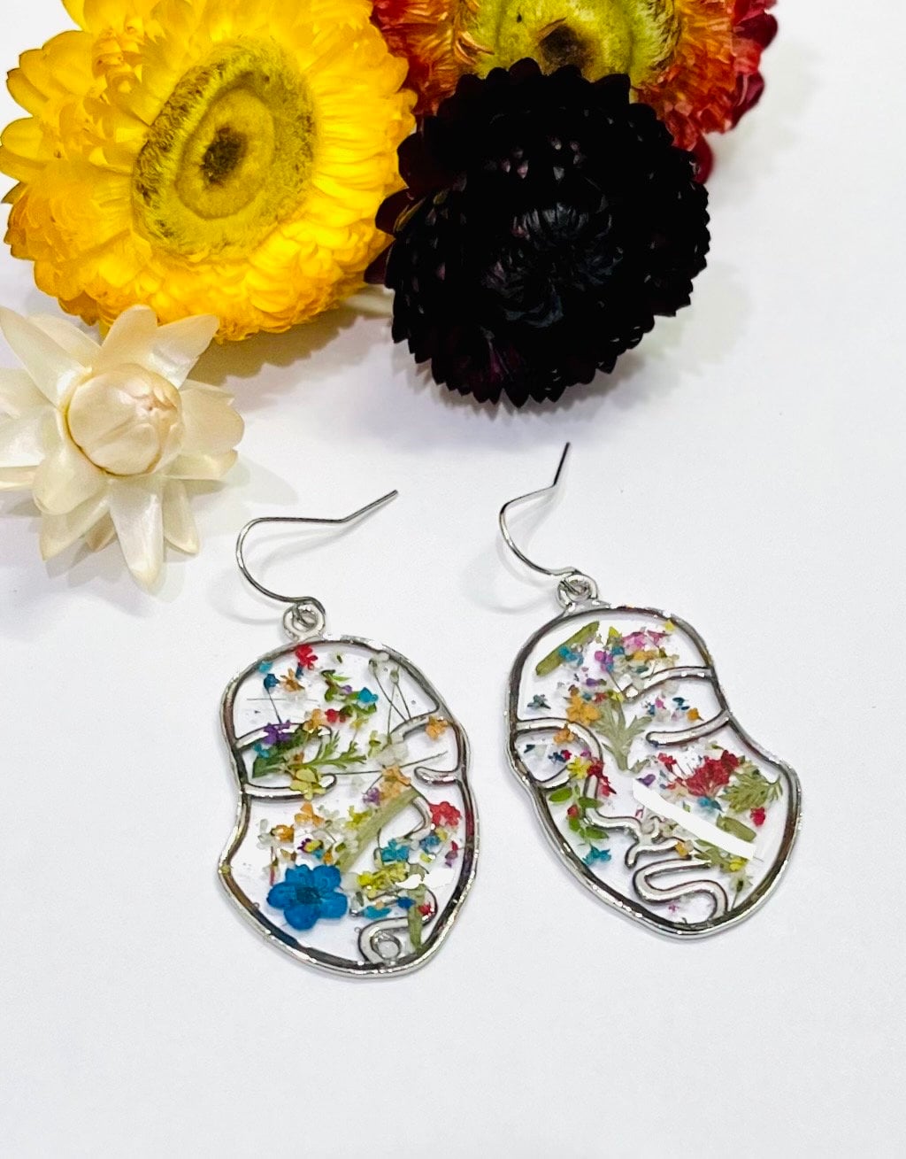 Handmade Real Pressed Flower Earrings. Abstract Rainbow Siler Face earrings. Queen Anne’s lace flowers. Rainbow. 14K white gold plated.