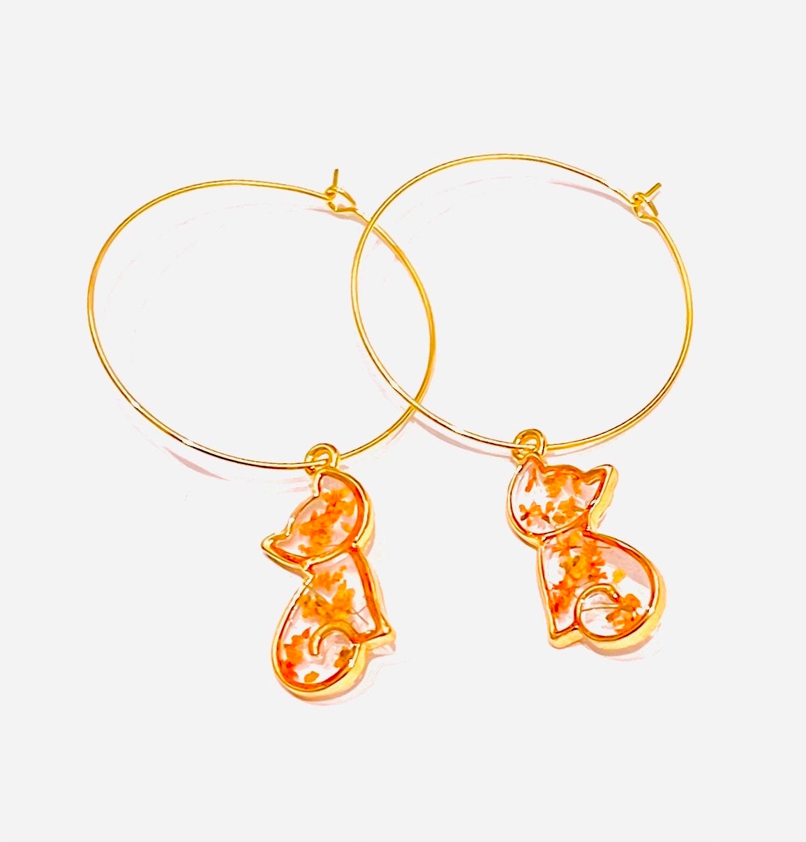 Orange Cat Earrings. Orange Queen Anne’s lace flowers. 14K white gold plated earrings. Special Gift for Cat Lovers.