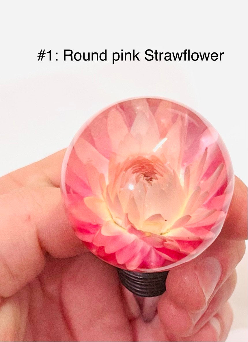 Casted Floral Resin Wine Stopper. Made with Beautiful Real Flowers. Gift for birthdays, mother's day, holidays. One of a kind gift for wedding guests.