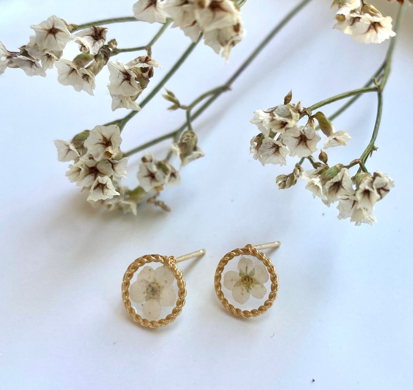 Handmade Real Pressed white flower stud earrings. Real white narcissus flowers. A unique gift. Hypoallergenic. 18K Gold plated.
