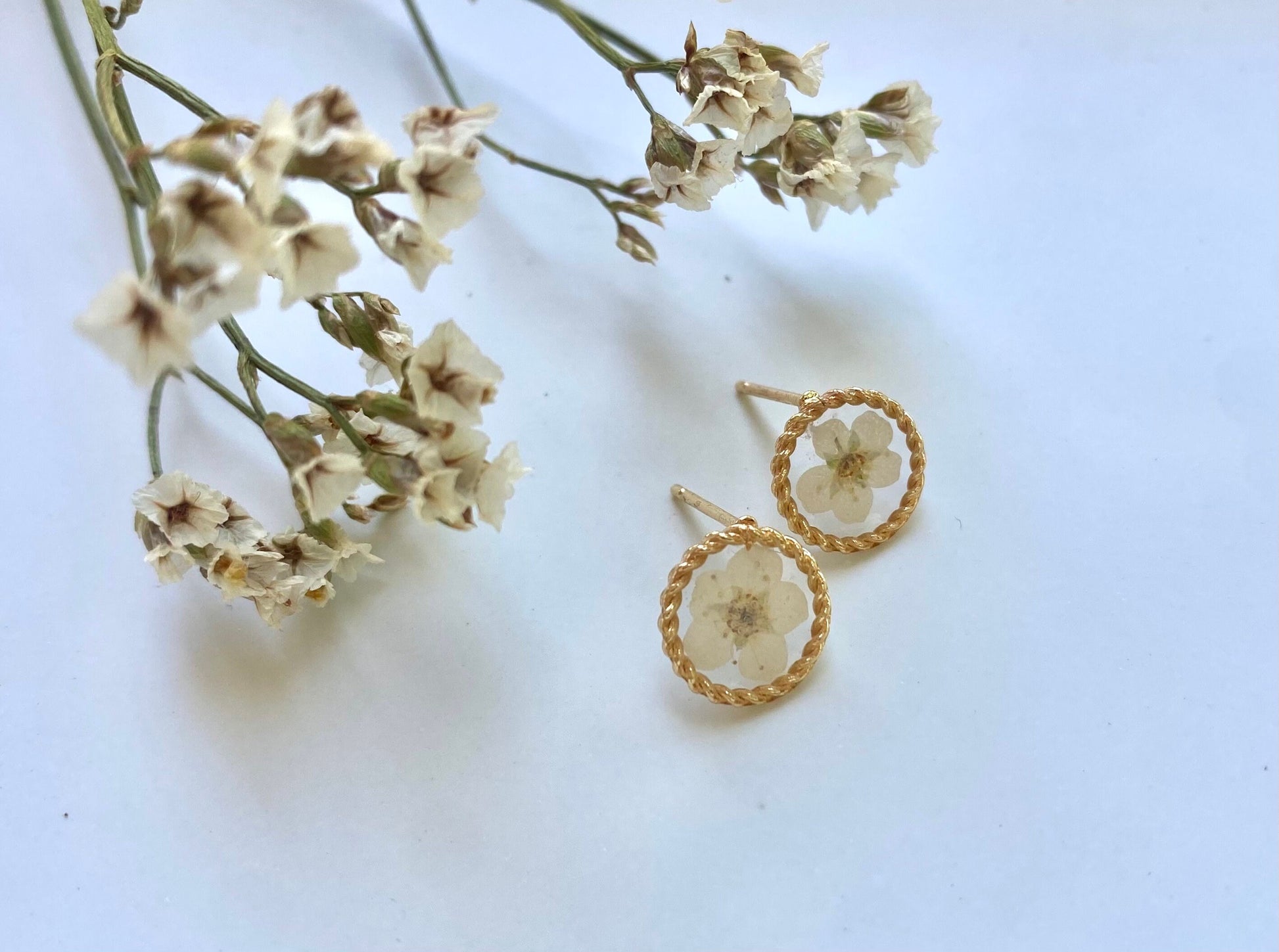 Handmade Real Pressed white flower stud earrings. Real white narcissus flowers. A unique gift. Hypoallergenic. 18K Gold plated.