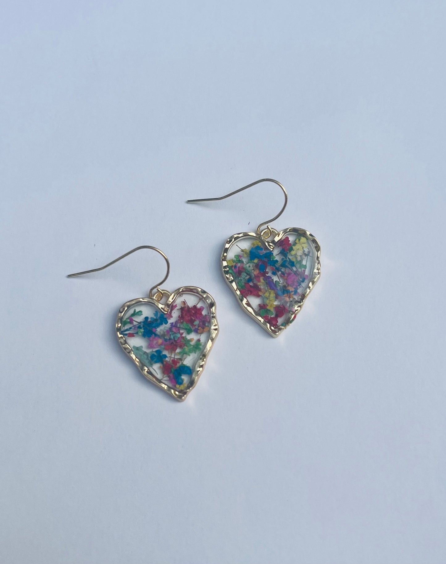 Handmade with pressed flowers. Hypoallergenic Earrings. Terrarium earrings. Heart shaped earrings. 14K gold. Minimalist.