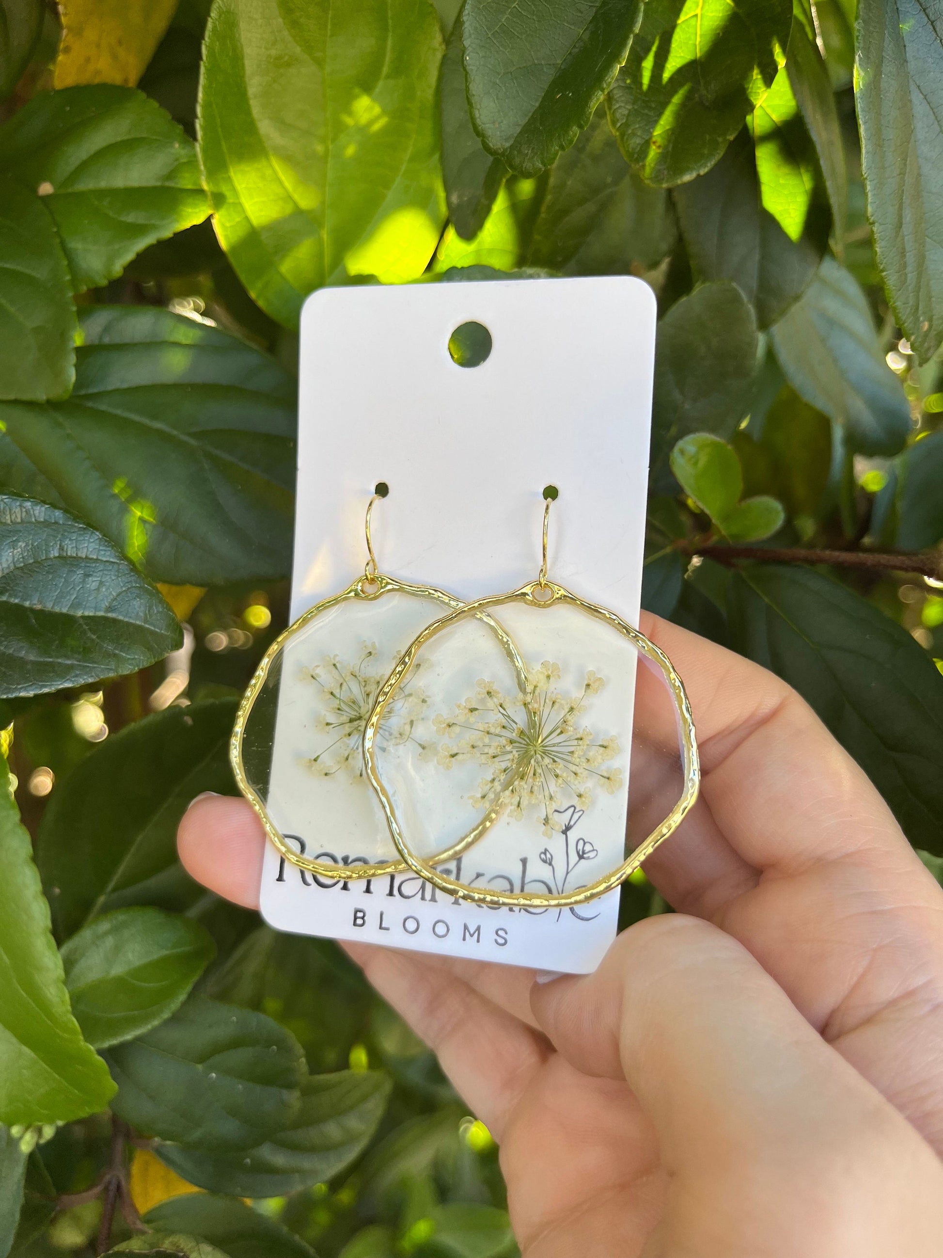 Handmade minimalist Earrings. Made with pressed Queen Anne’s Lace flowers. Hypoallergenic Earrings. 14K gold Plated.